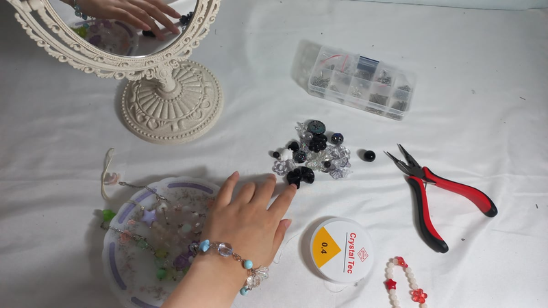 Highlight image 1 for Tutorial membuat Cincin dan Gelang dari Manik Manik!