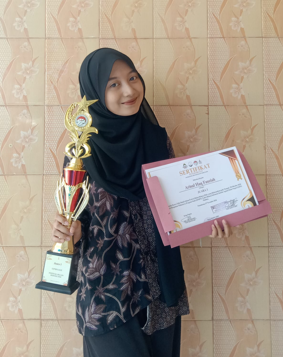 Arina Haq Fauziah profile background